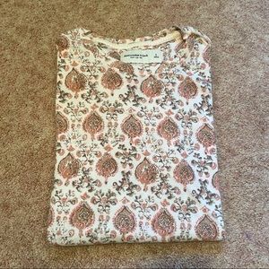 Patterned Abercrombie & Fitch T-Shirt (Size: Small)